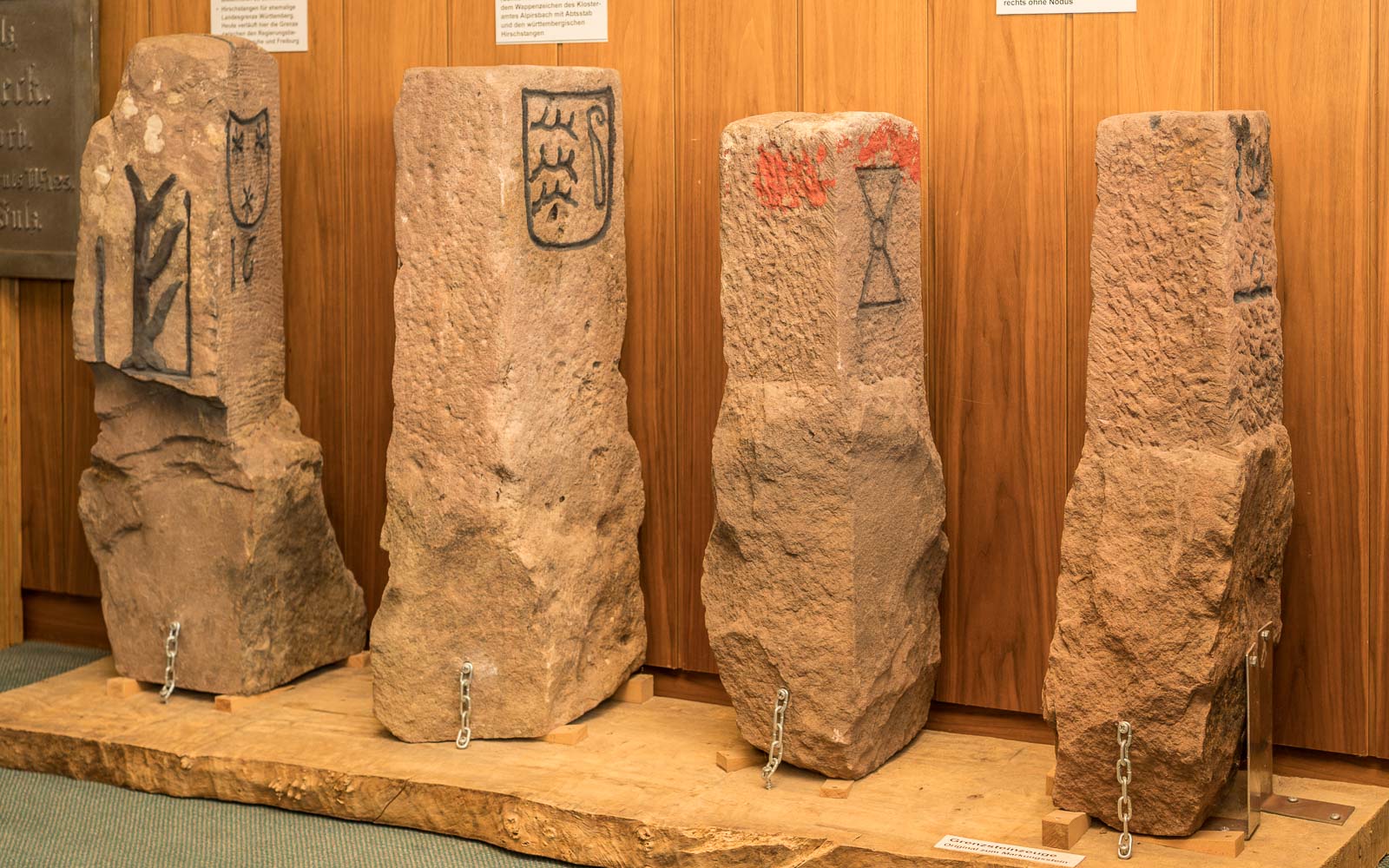 Raum 02 | QR-Code 05 | Loßburger Geschichte "Grenzsteine" heimatmuseum 0268